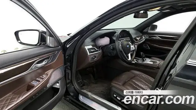BMW 7 Series 2021 — ფოტო 9/20