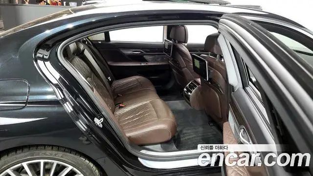 BMW 7 Series 2021 — ფოტო 6/20