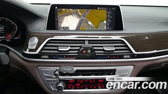 BMW 7 Series 2021 — ფოტო 7/20