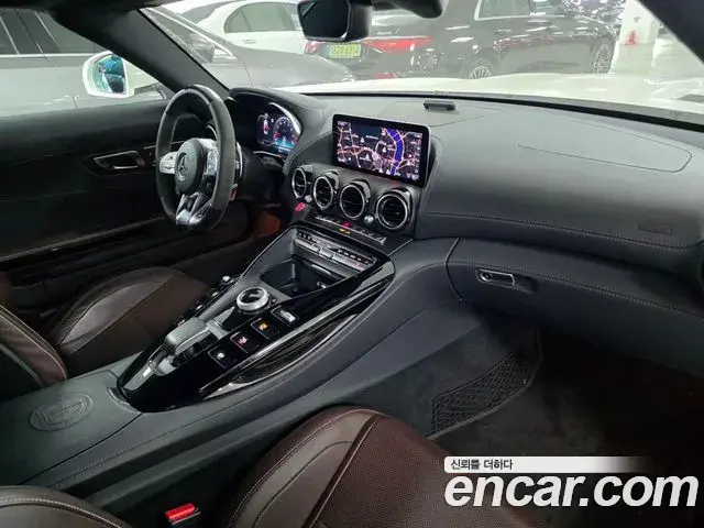 Mercedes-Benz AMG GT 2020 — Şəkil 15/17