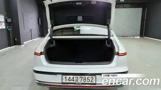 Hyundai Grandeur Hybrid 2023 — Şəkil 16/18