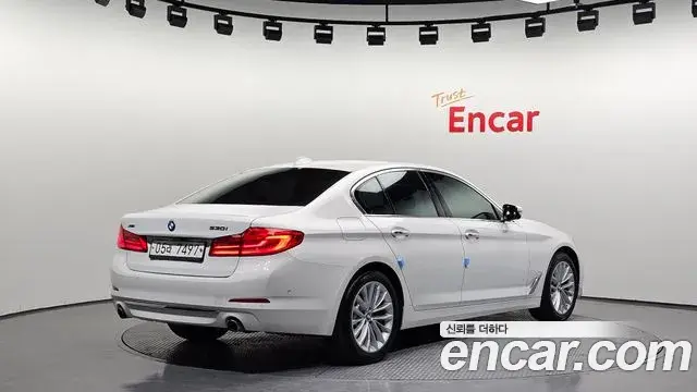 BMW 5 Series 2018 — Şəkil 14/20