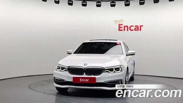 BMW 5 Series 2018 — Şəkil 11/20