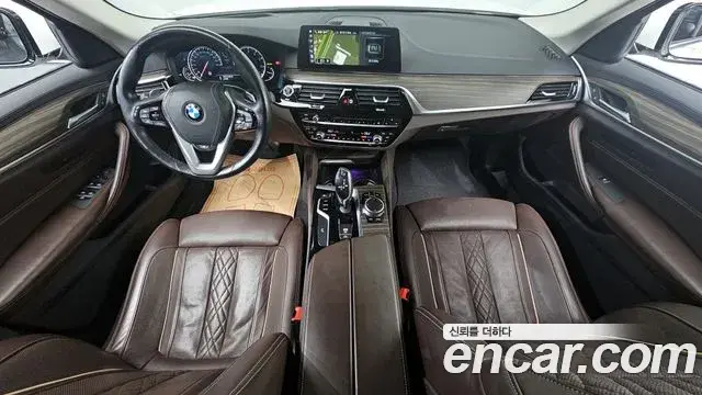 BMW 5 Series 2018 — Şəkil 18/20