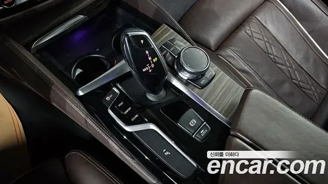 BMW 5 Series 2018 — Şəkil 12/20