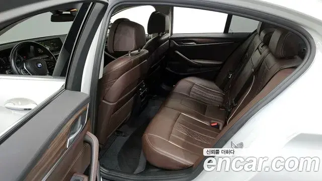 BMW 5 Series 2018 — Şəkil 17/20