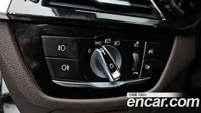 BMW 5 Series 2018 — Şəkil 7/20