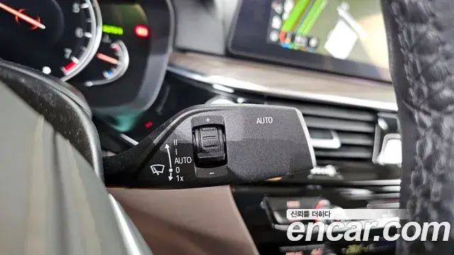 BMW 5 Series 2018 — Şəkil 9/20