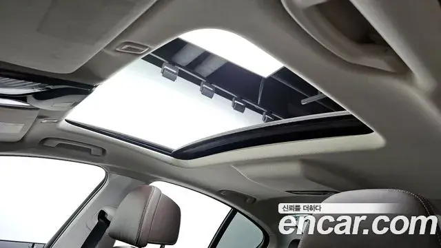 BMW 5 Series 2018 — Şəkil 13/20
