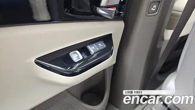 Kia Carnival 2021 — Фото 18/20