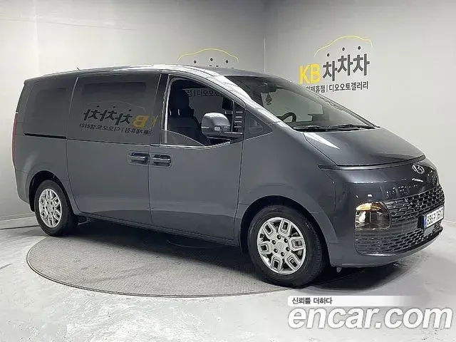 Hyundai Staria 2023 — ფოტო 6/20