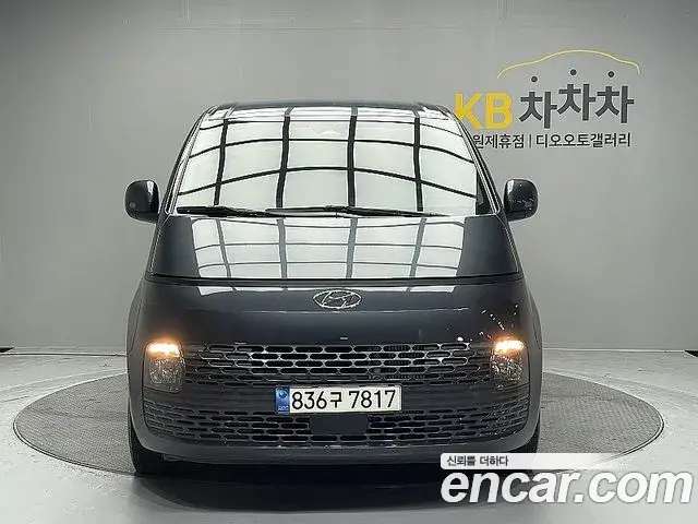 Hyundai Staria 2023 — ფოტო 20/20