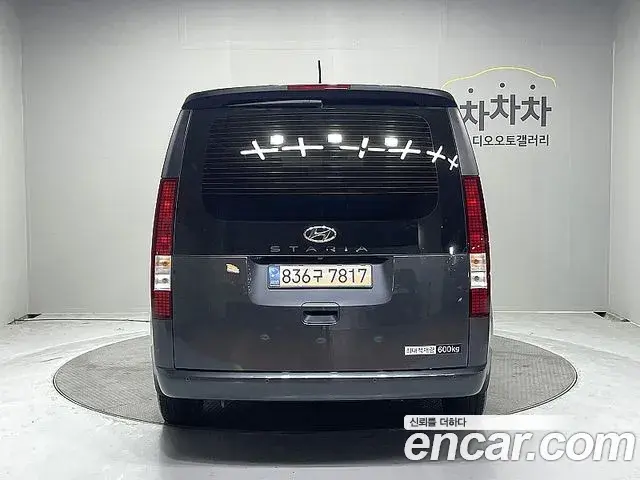 Hyundai Staria 2023 — ფოტო 3/20
