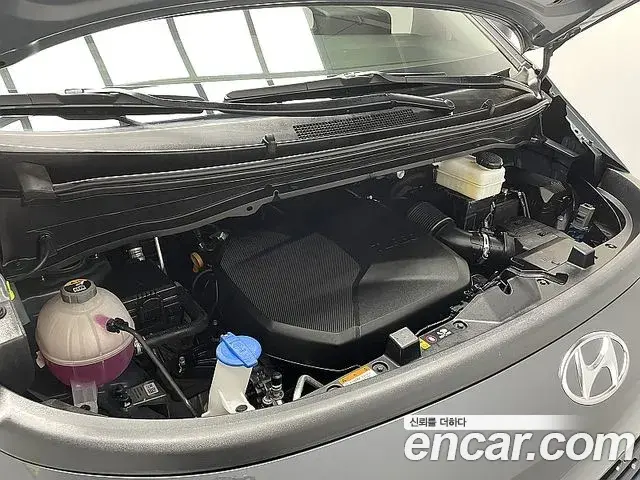 Hyundai Staria 2023 — ფოტო 9/20
