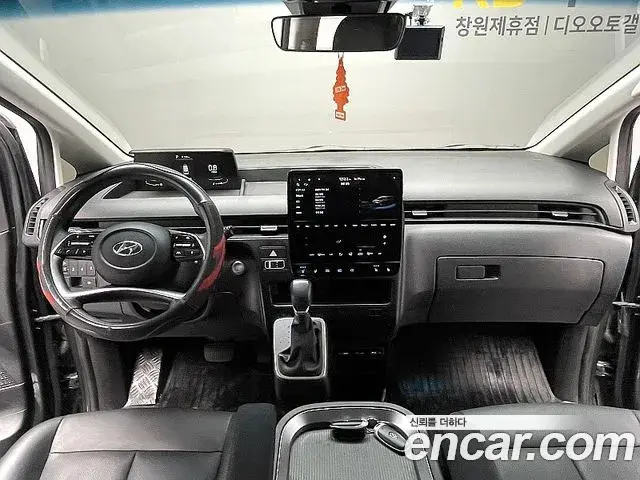 Hyundai Staria 2023 — ფოტო 12/20