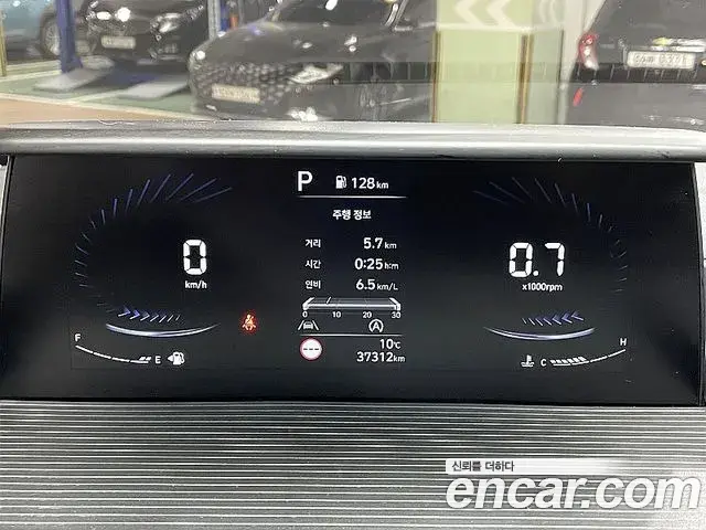 Hyundai Staria 2023 — ფოტო 7/20