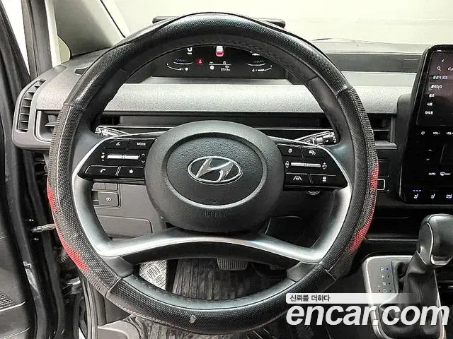 Hyundai Staria 2023 — ფოტო 13/20