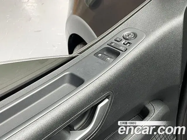 Hyundai Staria 2023 — ფოტო 4/20