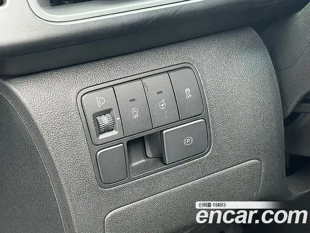 Hyundai Staria 2023 — ფოტო 1/20