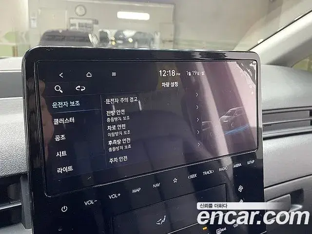 Hyundai Staria 2023 — ფოტო 2/20