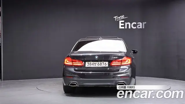BMW 5 Series 2020 — ფოტო 8/20