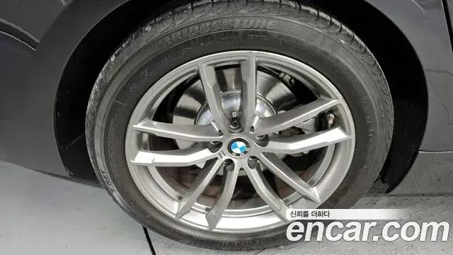 BMW 5 Series 2020 — ფოტო 17/20