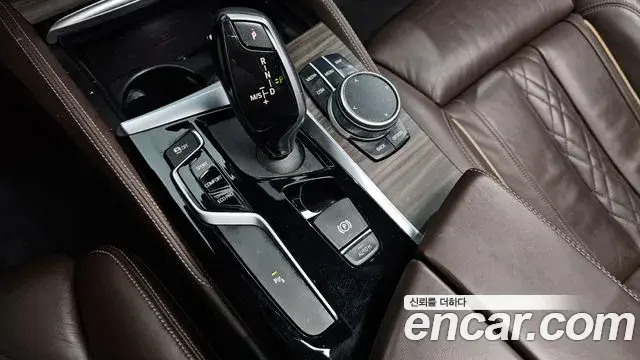 BMW 5 Series 2020 — ფოტო 16/20