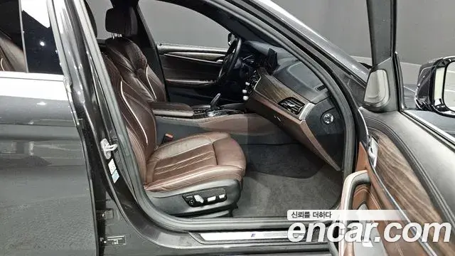 BMW 5 Series 2020 — ფოტო 7/20