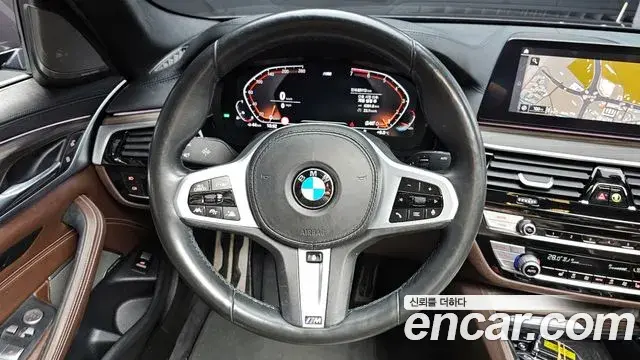 BMW 5 Series 2020 — ფოტო 19/20