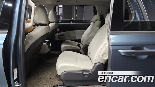 Kia Carnival 2021 — Фото 12/20