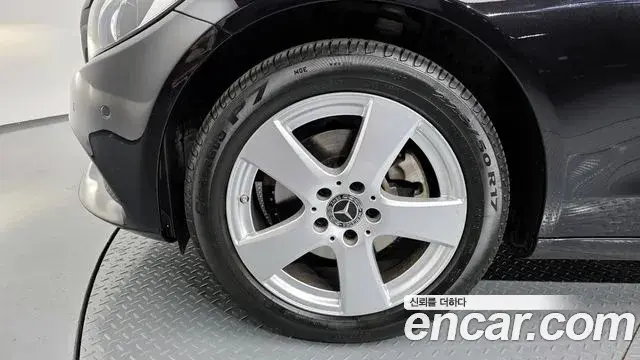 Mercedes-Benz C-Class 2018 — ფოტო 17/20