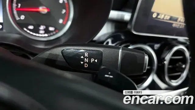 Mercedes-Benz C-Class 2018 — ფოტო 18/20