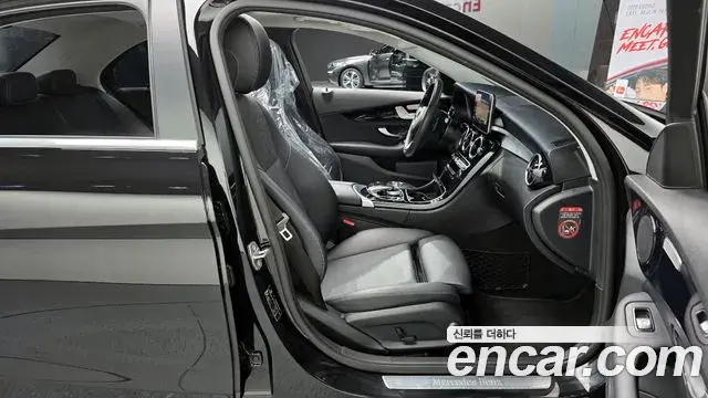 Mercedes-Benz C-Class 2018 — ფოტო 19/20