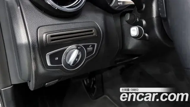Mercedes-Benz C-Class 2018 — ფოტო 8/20