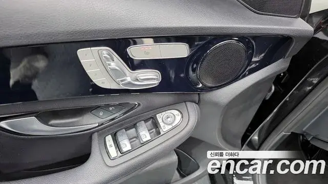Mercedes-Benz C-Class 2018 — ფოტო 16/20