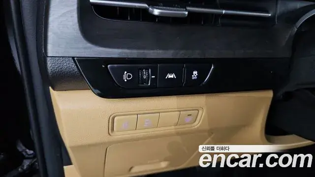 Kia Carnival 2023 — Фото 17/20