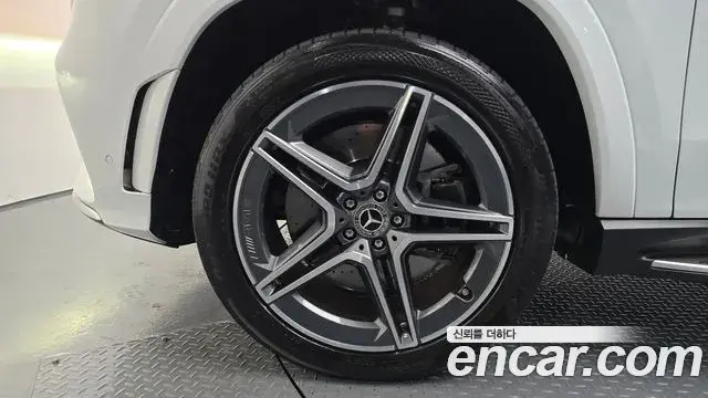 Mercedes-Benz GLS-Class 2022 — Photo 8/20
