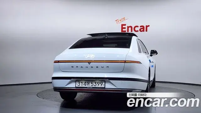 Hyundai Grandeur Hybrid 2023 — ფოტო 8/20
