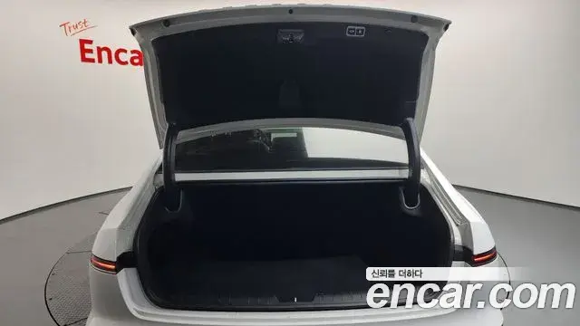 Hyundai Grandeur Hybrid 2023 — ფოტო 16/20