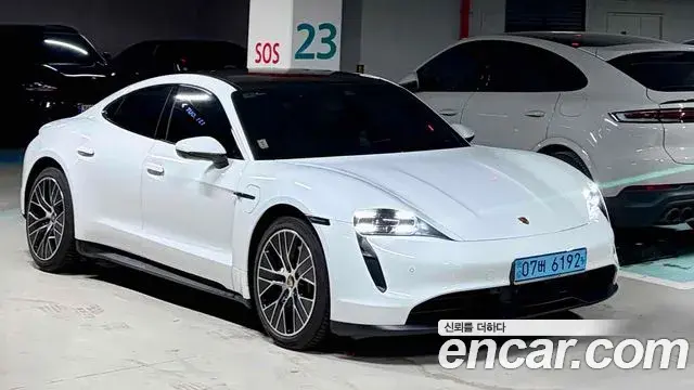 Porsche Taycan 2022 — Photo 10/17