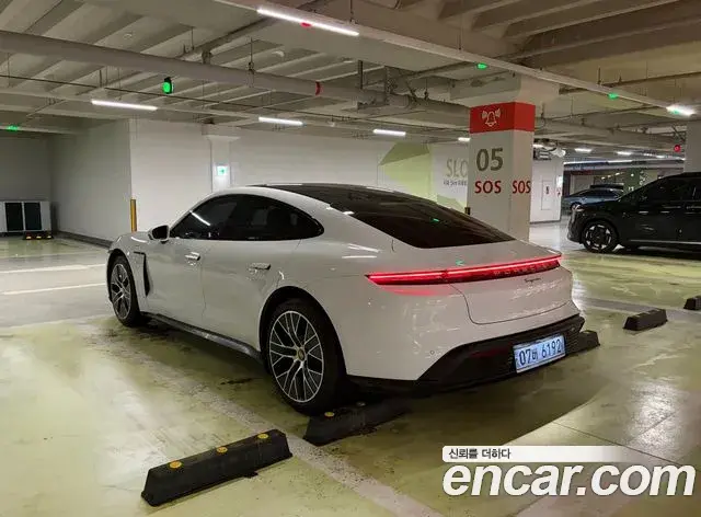 Porsche Taycan 2022 — Photo 11/17