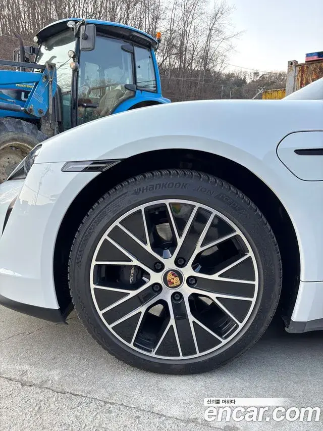 Porsche Taycan 2022 — Photo 6/17