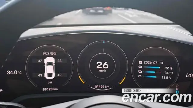 Porsche Taycan 2022 — Photo 3/17