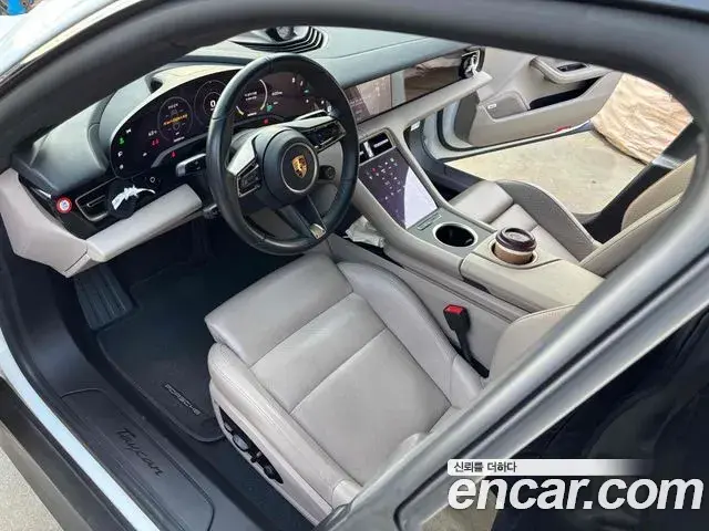 Porsche Taycan 2022 — Photo 17/17