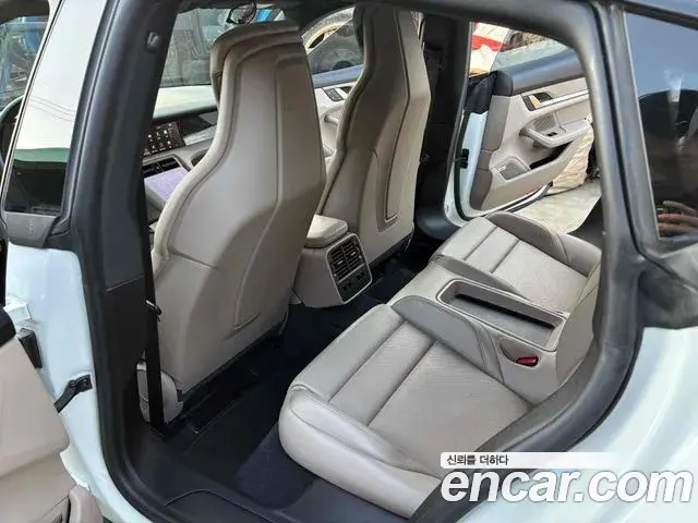Porsche Taycan 2022 — Photo 15/17