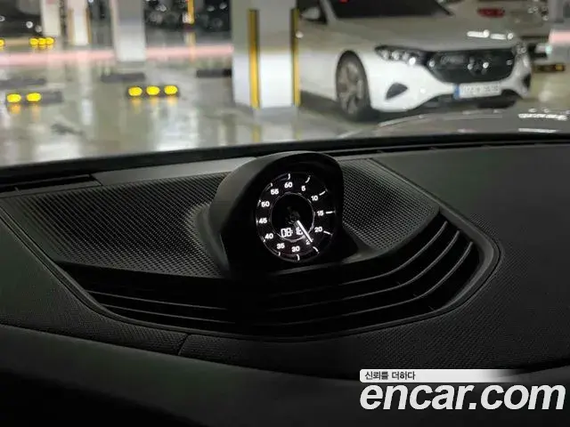 Porsche Taycan 2022 — Photo 16/17