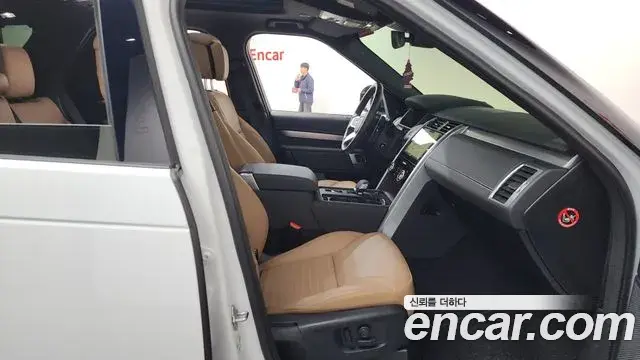 Land Rover Discovery 5 2024 — ფოტო 19/20