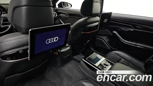 Audi A8 2021 — Фото 18/20