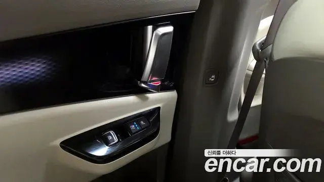 Kia Carnival 2021 — Фото 17/20