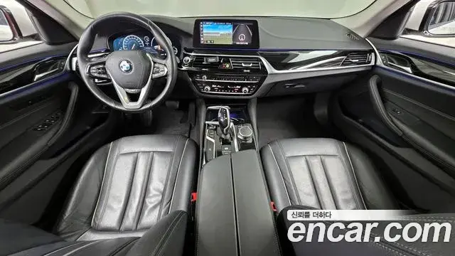 BMW 5 Series 2019 — ფოტო 19/20